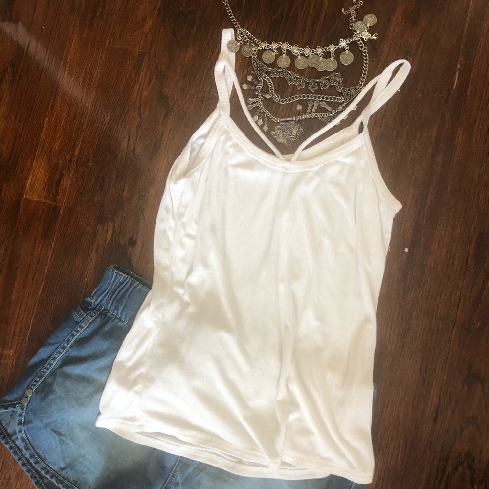 Fitted right tank with chest straps